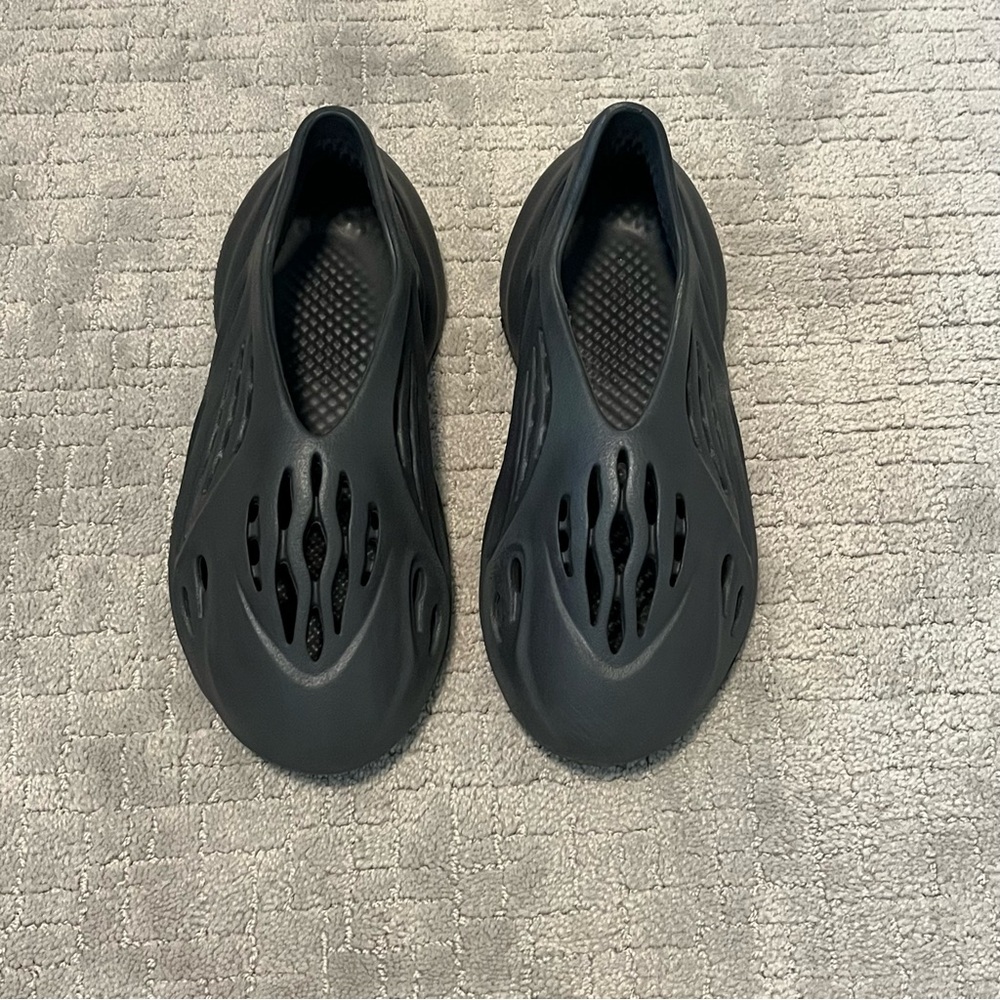 Yeezy foam runners, size 10, great condition, color black/ onyx